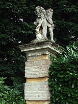Statue im Garten der Villa Pisani.